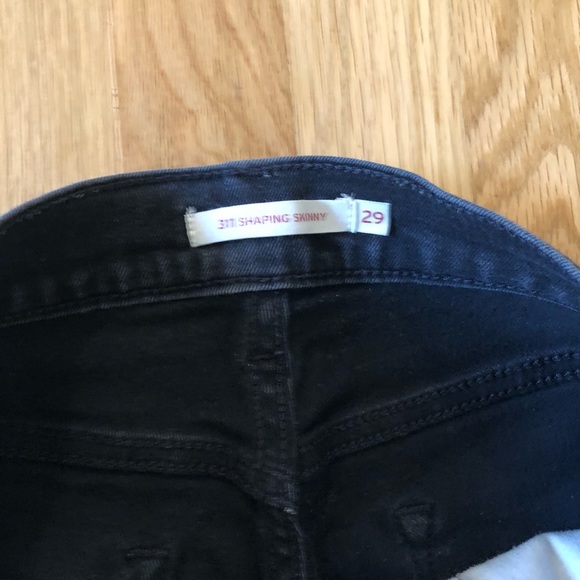 Levi’s Shaping Skinny Black Jean - Picture 4 of 4